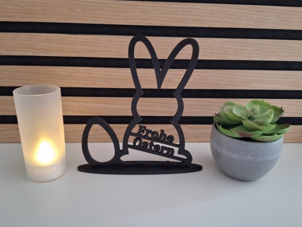 osterhase mit ei und staender 07