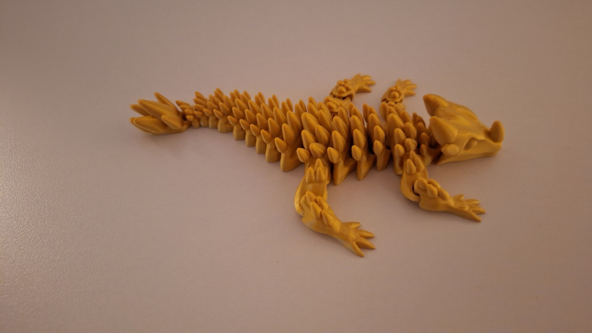 babydrache – detailreiches, bewegliches miniatur kunstwerk